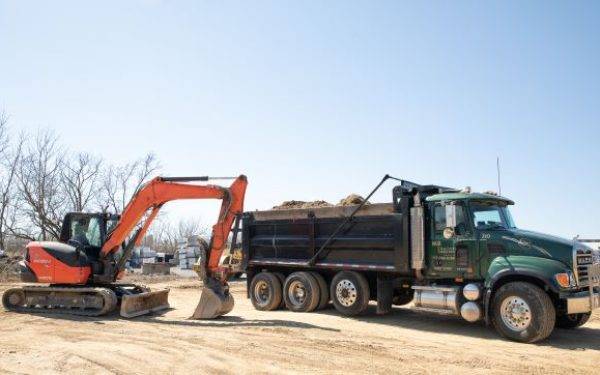 excavating machine and dump truck