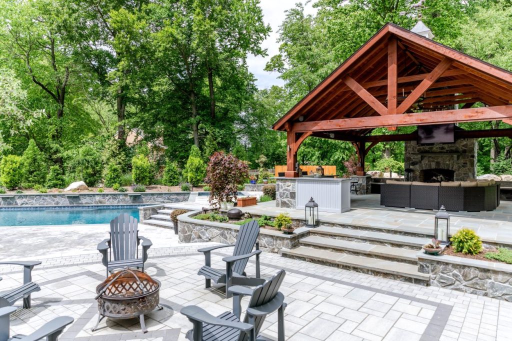 Year-Round Outdoor Entertainment: Maximizing Your Space for All Seasons